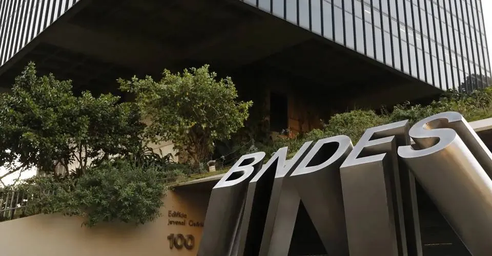 BNDES lança edital de concurso com salários iniciais de R$ 20,9 mil e 150 vagas