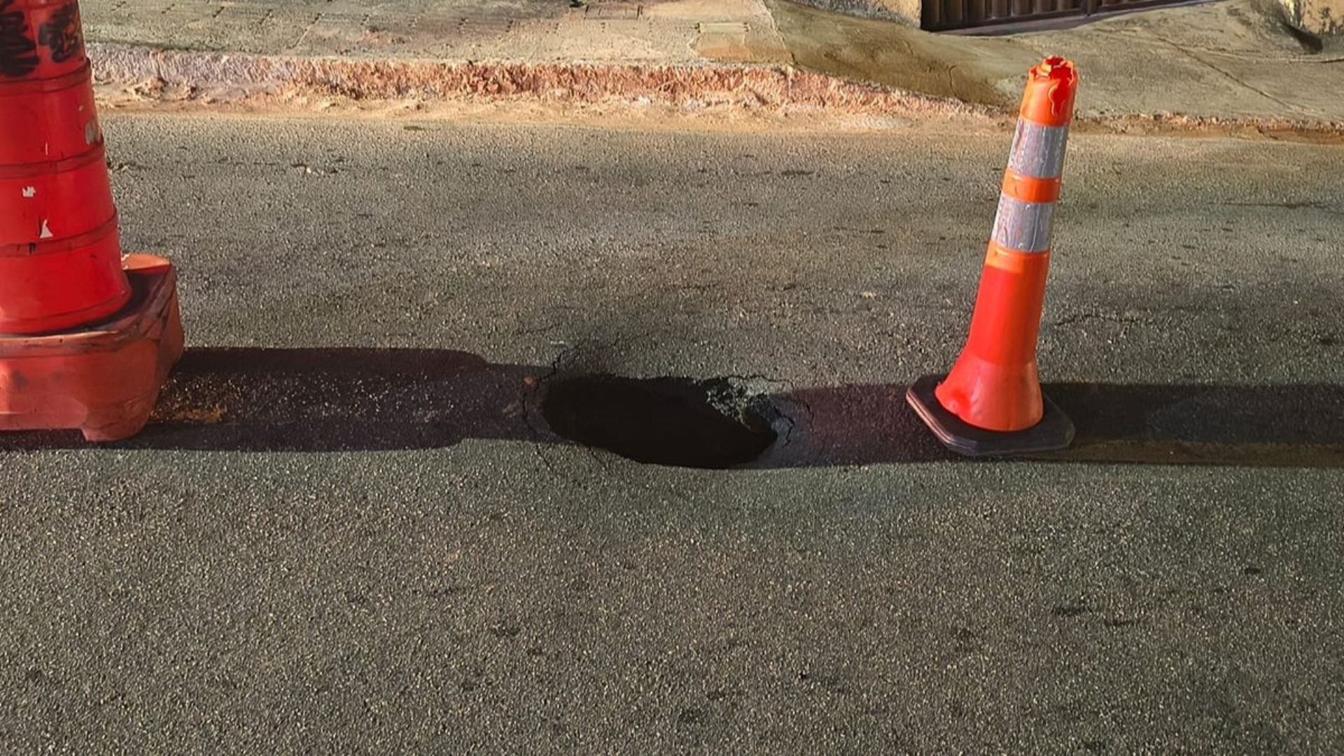 interdição em trecho da Avenida Cardeal da Silva. Foto: Transalvador