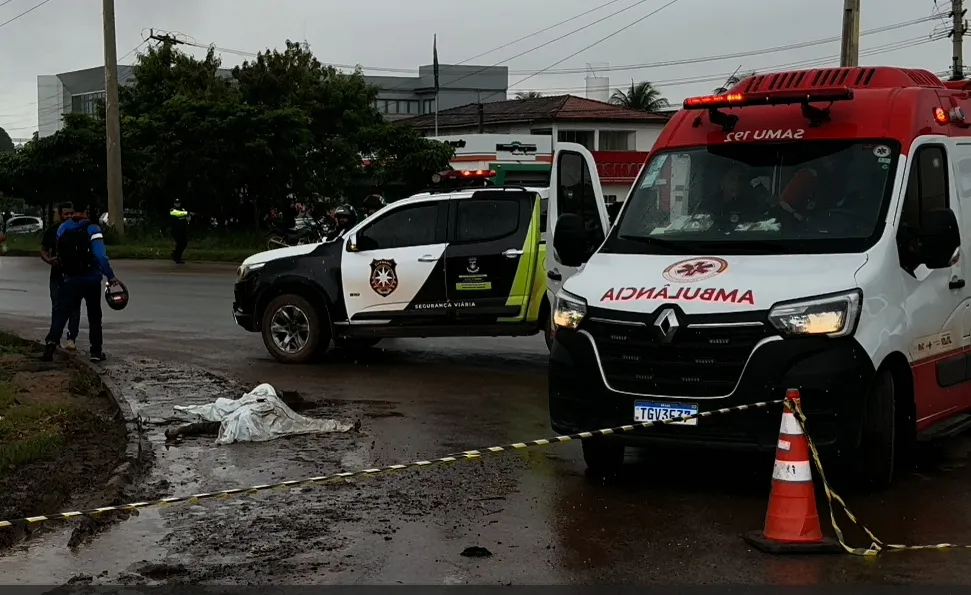 Ciclista de 17 anos morre atropelado por carreta na BR-242 na Bahia