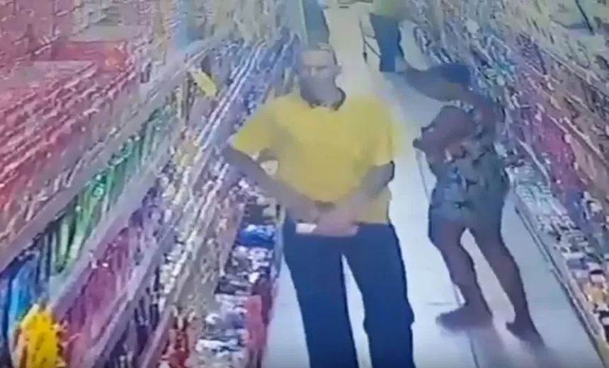 Vídeo: motorista de “amarelinho” furta diversos objetos de mercado na Suburbana