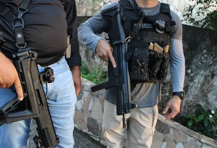 Grupo responsável por tráfico e homicídios é alvo da polícia em Salvador e RMS