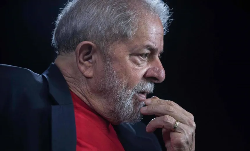 Lula assistiu apuração ao lado de carcereiro e disse que ‘perder faz parte’