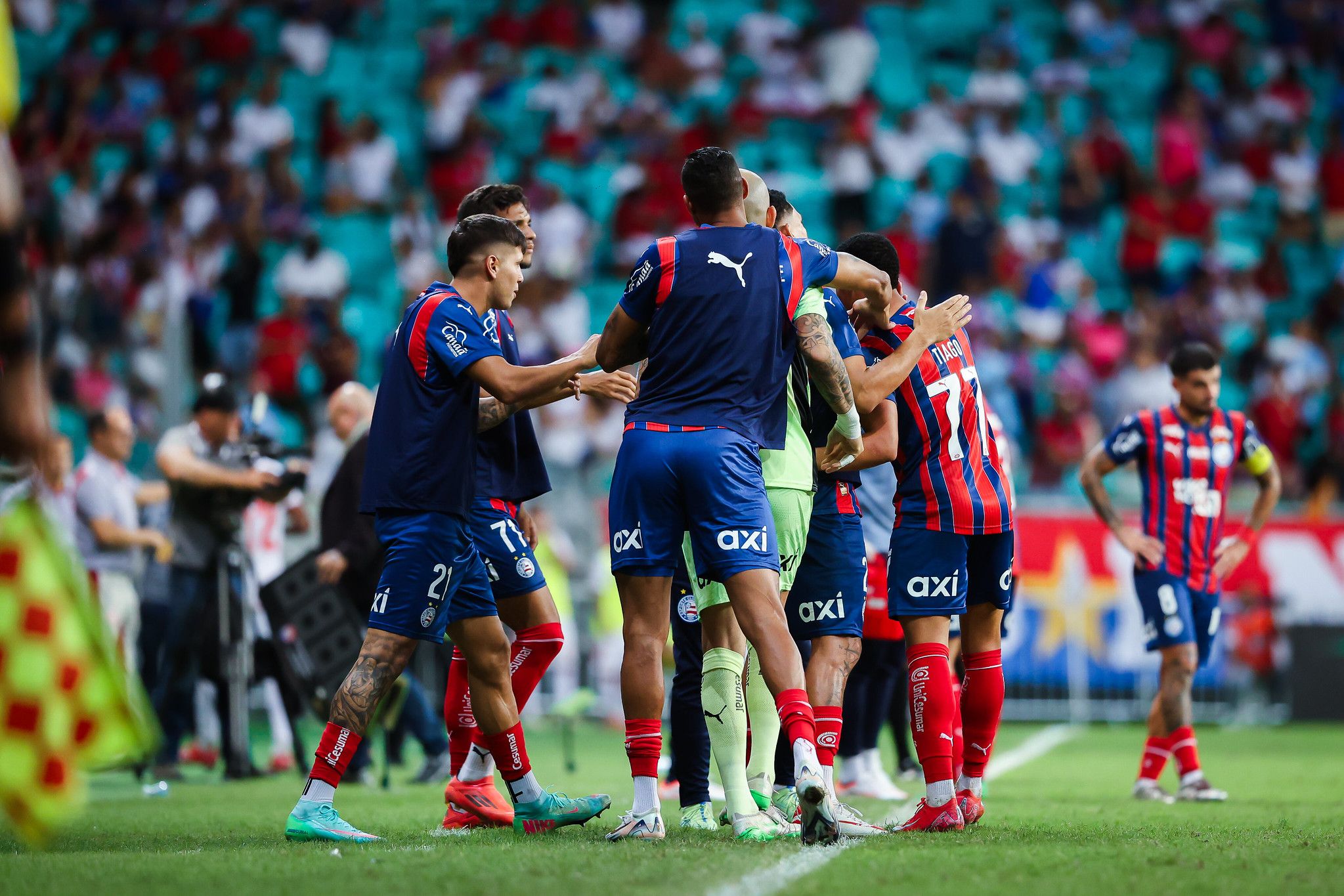 Em campo, Bahia venceu Náutico pela Copa do Nordeste, enquanto torcedores promoviam briga na Fonte Nova | Foto: Letícia Martins/EC Bahia
