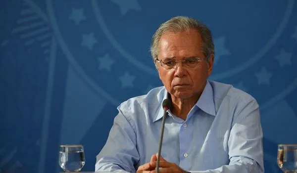 Economia brasileira tem queda menor que o previsto durante a pandemia do novo coronavírus, diz Guedes