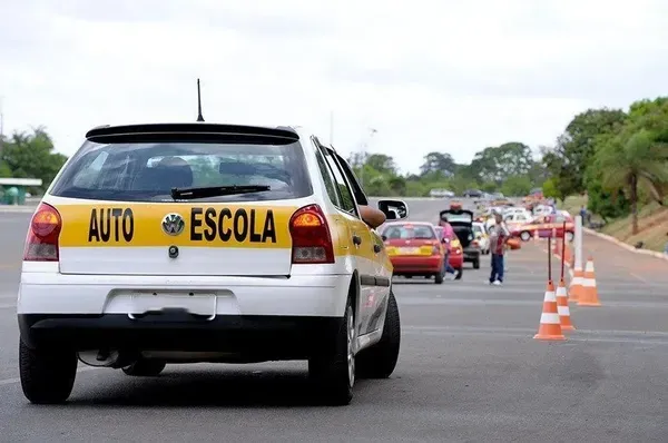 Autoescolas reduzem preços e CNH pode custar R$ 236 em Salvador