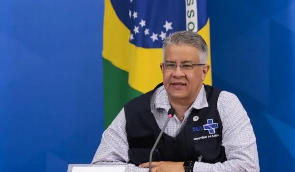 Ex-secretário da Saúde diz que a vacinação em massa no Brasil deve ocorrer na metade de 2021