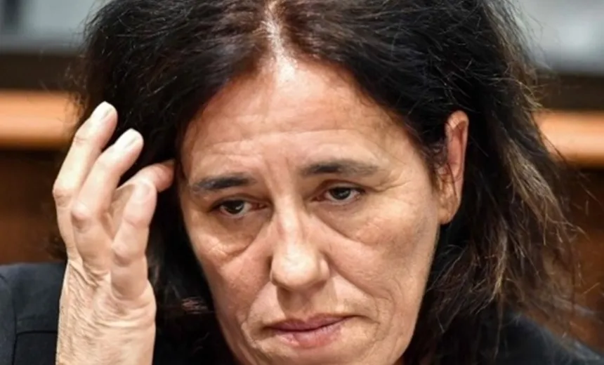 Mulher é condenada por esconder bebê em porta-malas durante quase dois anos