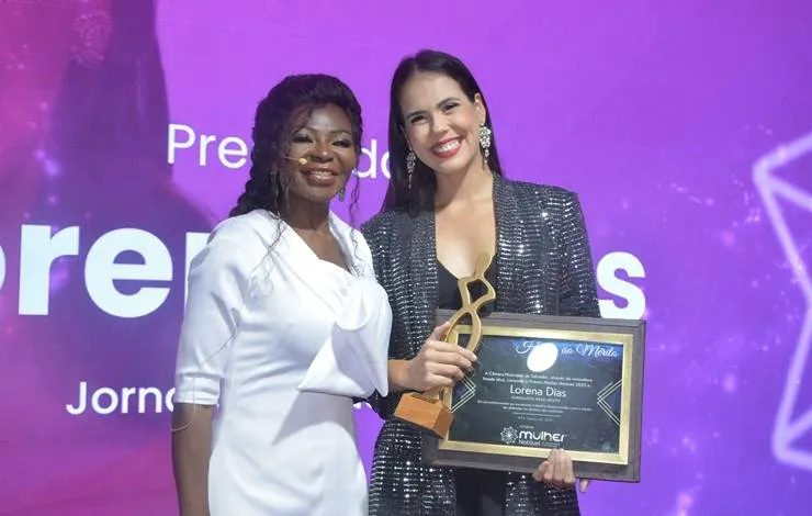 Repórter do Grupo Aratu, Lorena Dias é homenageada no Prêmio Mulher Notável