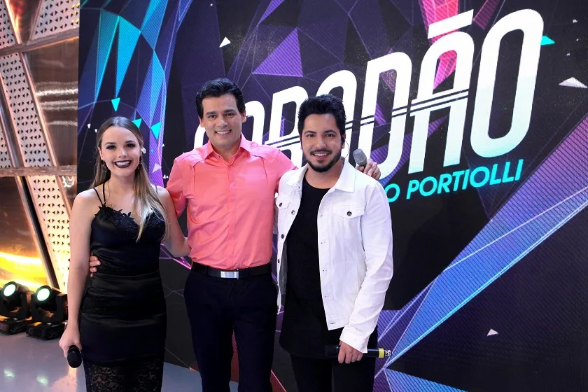 Sabadão com Celso Portiolli tem Thaeme e Thiago e a gincana “Roleta dos Microfones”