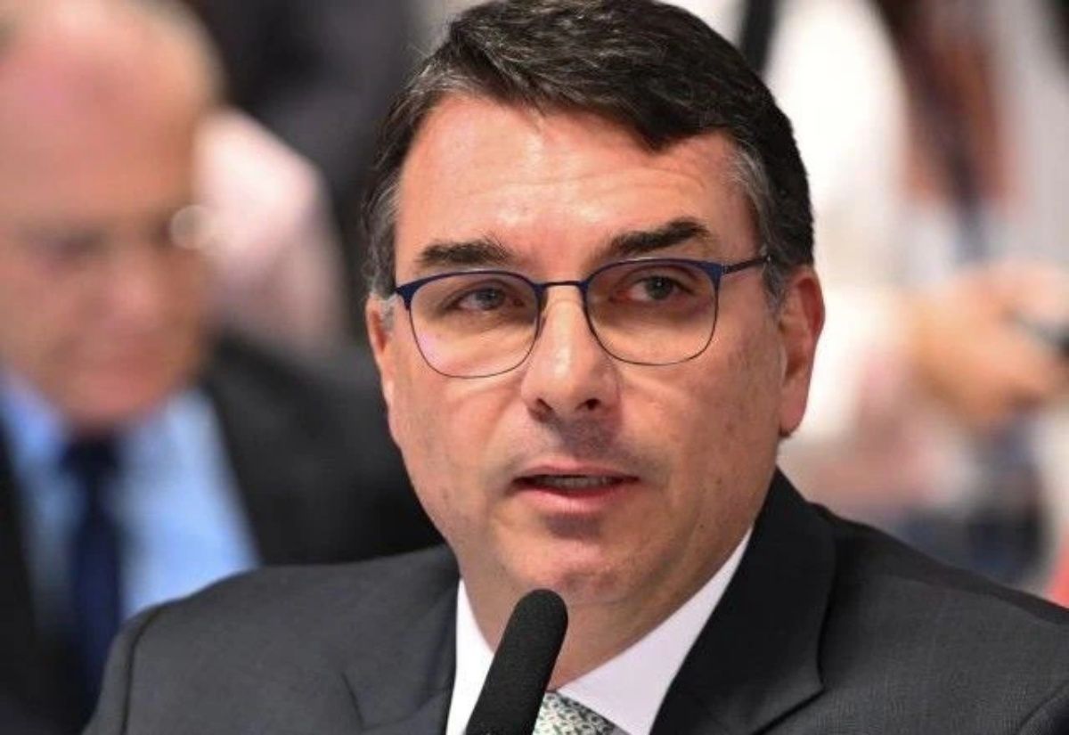 Filho de Jair Bolsonaro, Flávio voltou a atacar Alexandre de Moraes. Foto: Edilson Rodrigues/Agência Senado
