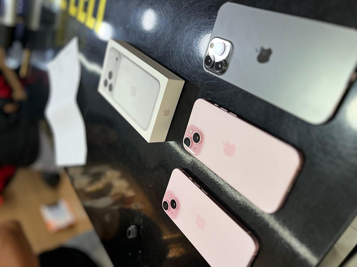 A operação Mobile 360 realizou vistorias em shoppings de Salvador e apreendeu quase 60 celulares e outros acessórios ilegais vendidos nos locais. Foto: Codecon