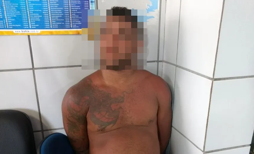 Líder do tráfico no Calabar, “Averaldinho” é levado para a delegacia após briga no “arrastão”