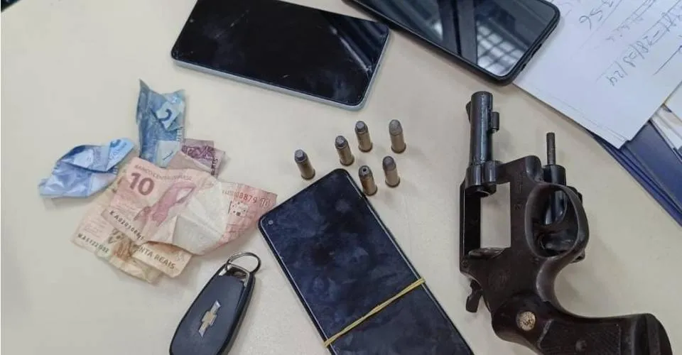 Policiais militares recuperam carro roubado e prendem suspeitos na Federação