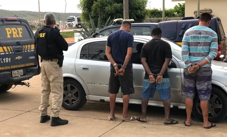 Homem é libertado de sequestro antes de ser executado na BR-116, diz PRF