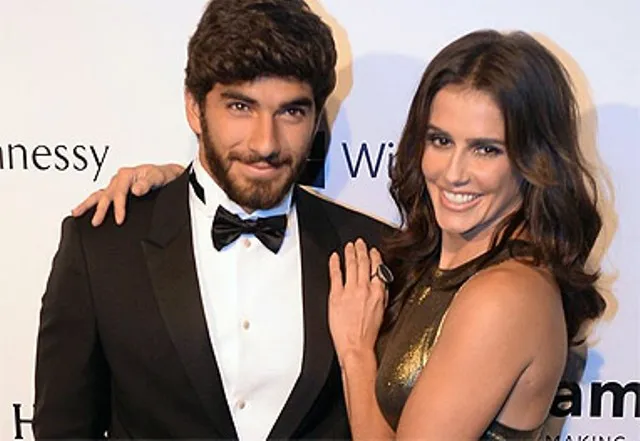 Deborah Secco deverá se casar em praia na Bahia