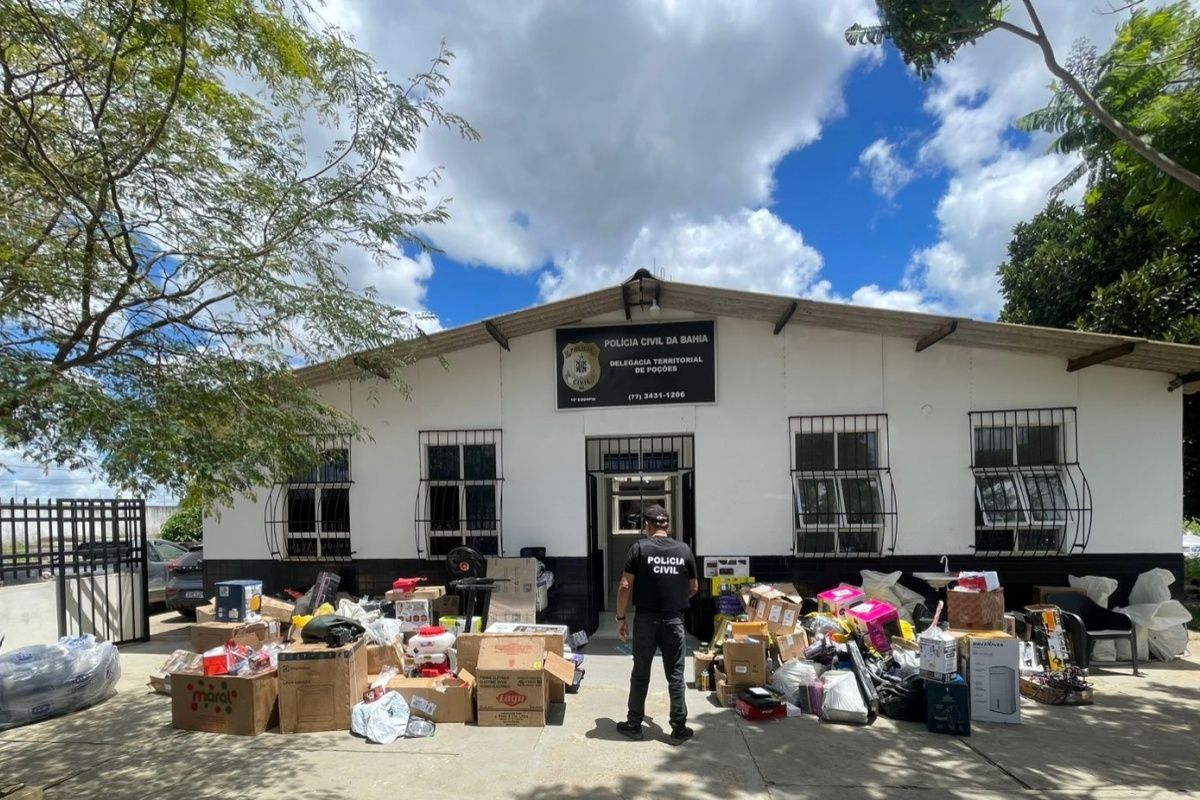 Opera&ccedil;&atilde;o Cors&aacute;rio 116 recupera carga roubada avaliada em R$ 150 mil e prende suspeito em Po&ccedil;&otilde;es. Foto: PCBA