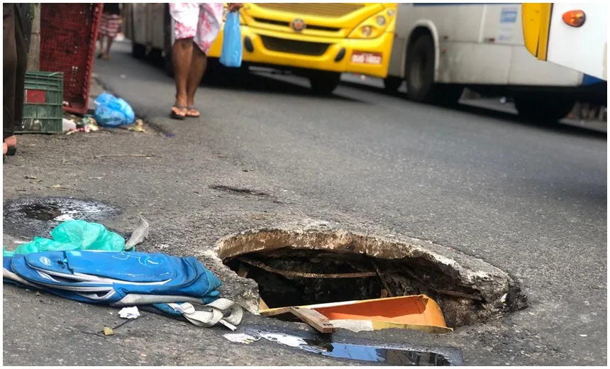 Buraco causa prejuízos a motoristas e gera queixas de moradores no bairro da Liberdade