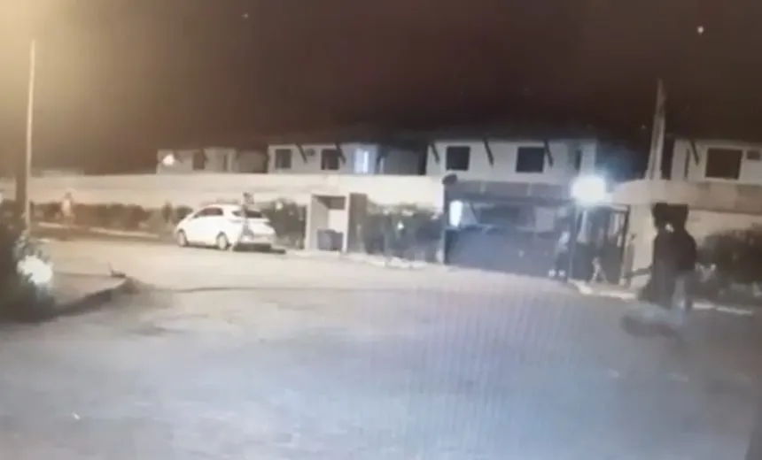 Mulheres têm carro, celulares e bolsas levados por quatro bandidos em Stella Maris; assista