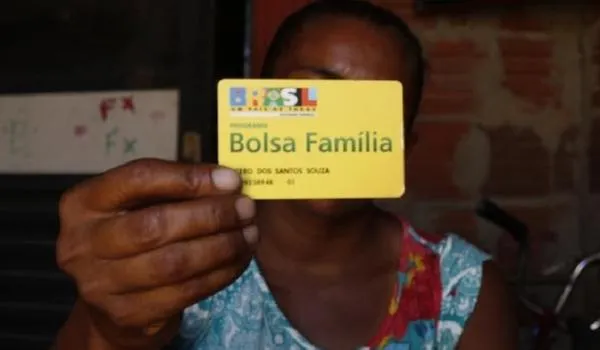 Pagamento do 13º do Bolsa Família está garantido, diz porta-voz da presidência