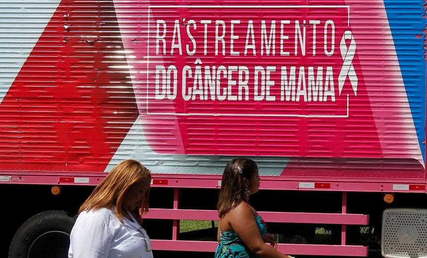 Cidade de Itapé recebe caminhão de rastreamento do Câncer de Mama
