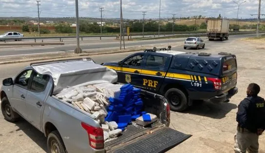 PRF apreende mais de 500 kg de pasta base de cocaína na Bahia; droga era transportada em caminhonete