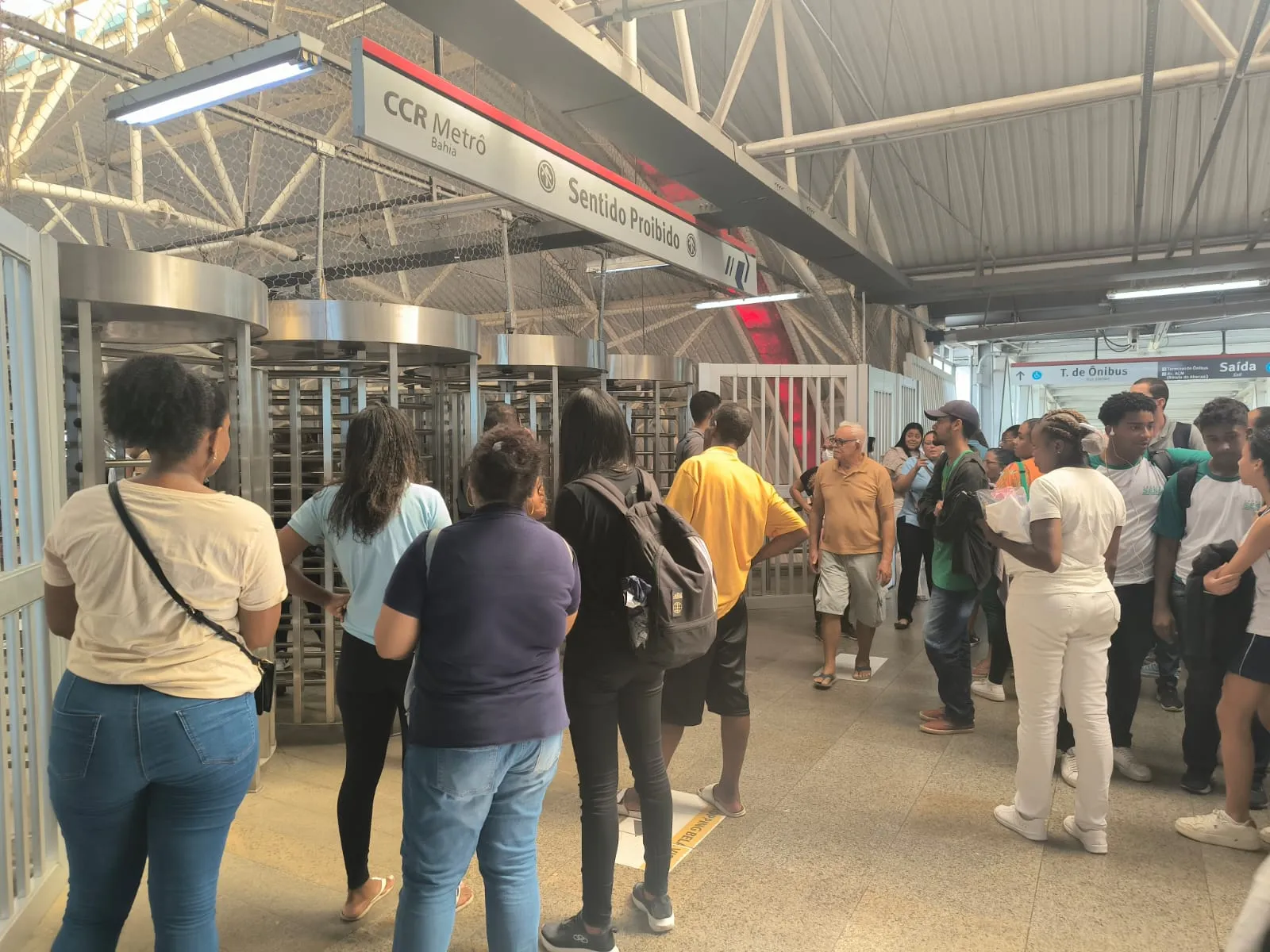 Após cometer furtos e bater em idoso, criança é detida por seguranças do metrô