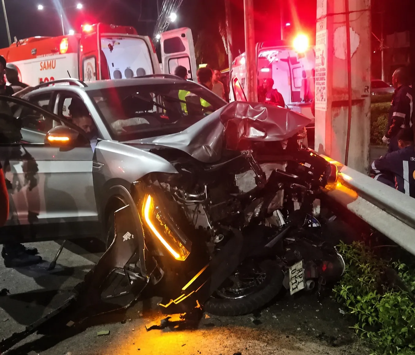 VÍDEO: Motorista por aplicativo e passageira morrem em acidente em Lauro de Freitas