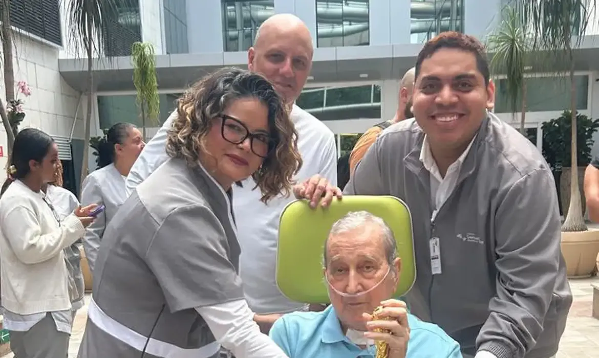 Carlos Alberto Parreira Recebe Alta Apos 80 Dias Internado01