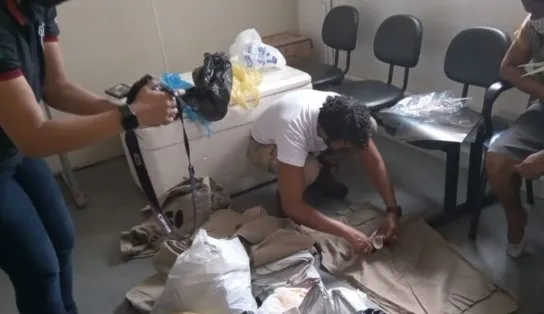 Boa ação: fardas antigas da PM viram cobertor para moradores de rua