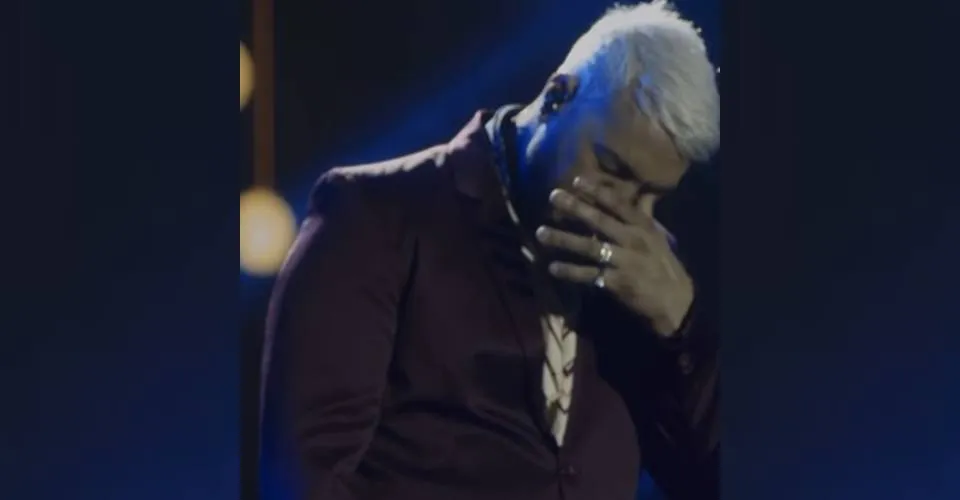'Reinventar': abalado com recente separação, Belo desaba em choro durante show; veja vídeo