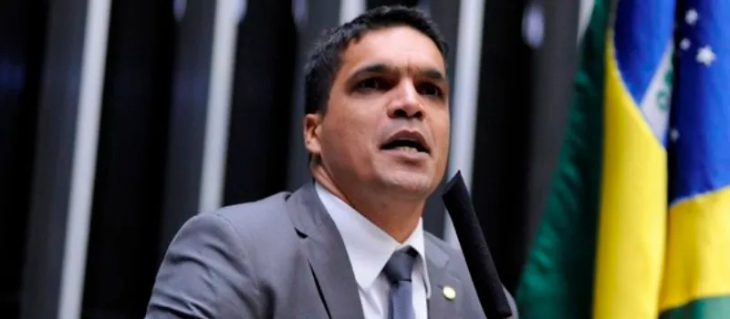 “PARA EXPULSAR SATANÁS”: Deputado federal dará sete voltas ao redor do Congresso contra a corrupção