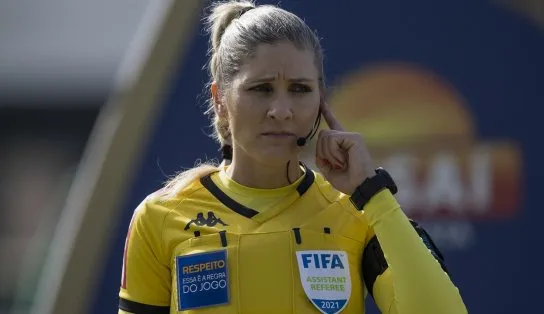 Brasileira integra grupo inédito de mulheres que vão estar na arbitragem do Mundial do Catar 