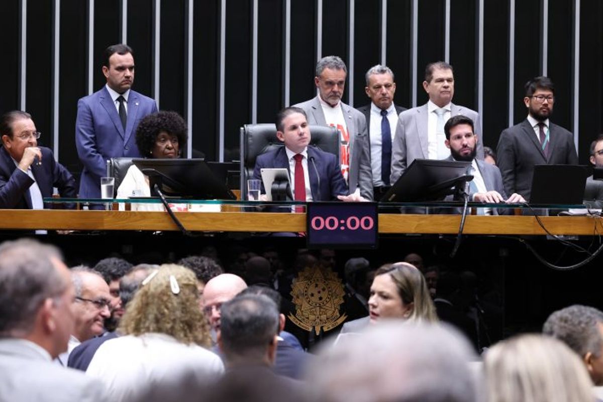 C&acirc;mara aprova fim da escala 6x1. Foto: Kayo Magalh&atilde;es | C&acirc;mara dos Deputados