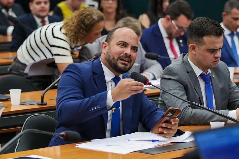Deputado pede CPI para investigar compra de respiradores na pandemia