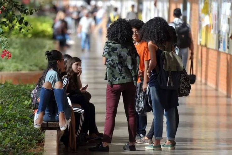 Pé-de-Meia: poupança de incentivo a estudantes do ensino médio terá mais de R$ 6 bilhões