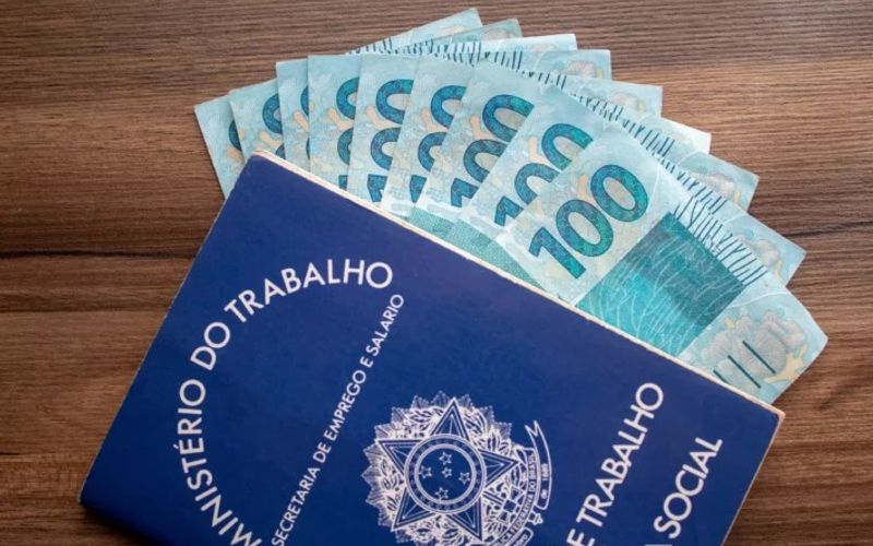O reajuste de 5,4% acompanha a atualiza&ccedil;&atilde;o anual do piso nacional do magist&eacute;rio, definido pelo governo federal com base na Lei do Piso Salarial Profissional Nacional/Foto: Adobe Stock