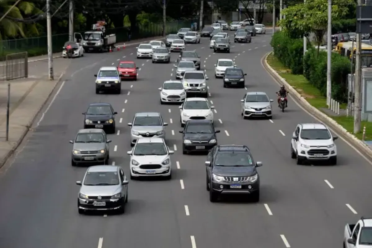 Tr&acirc;nsito em Salvador. Foto: Iulstrativa