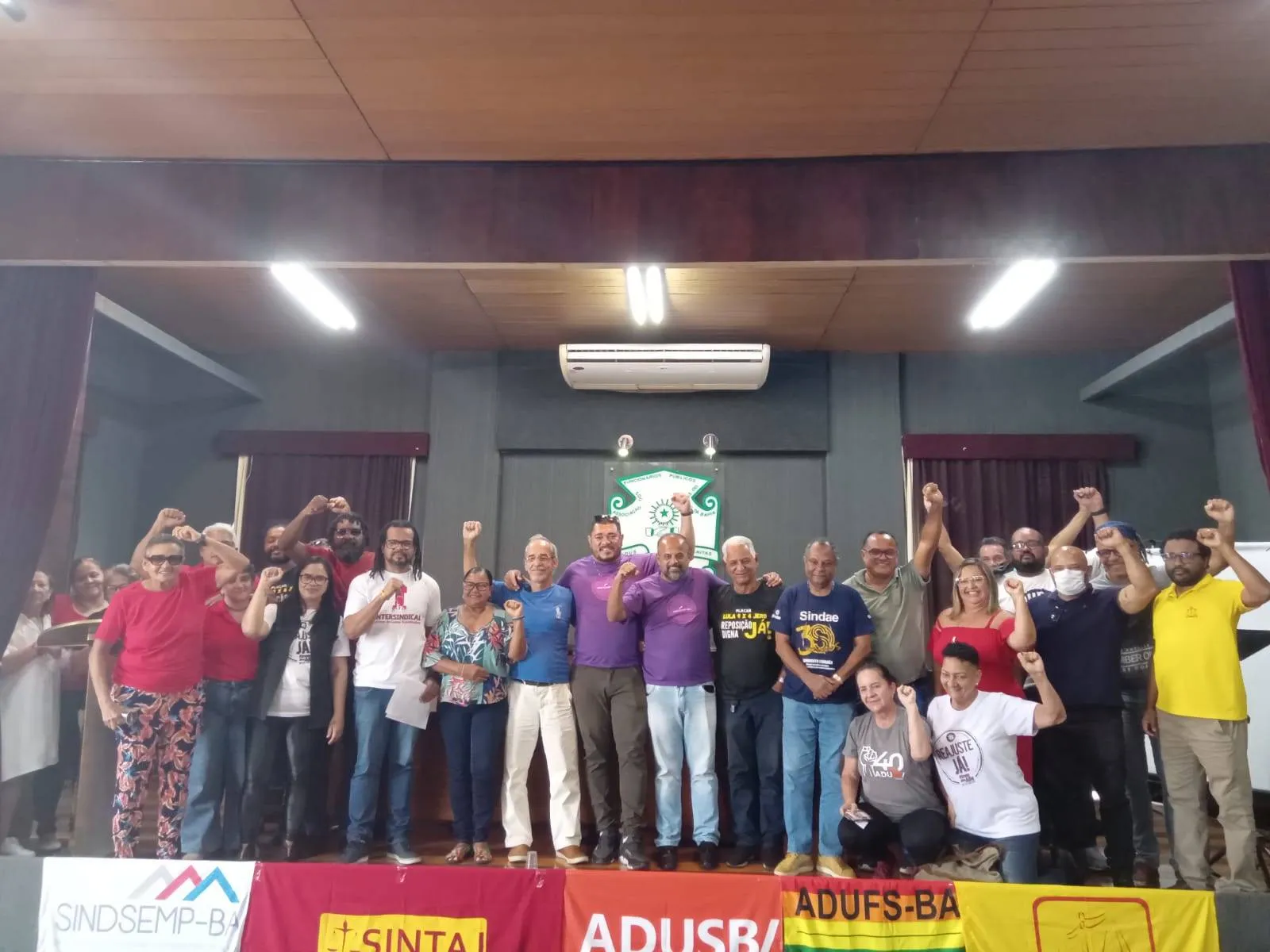 Servidores públicos aprovam indicativo de paralisação estadual das atividades