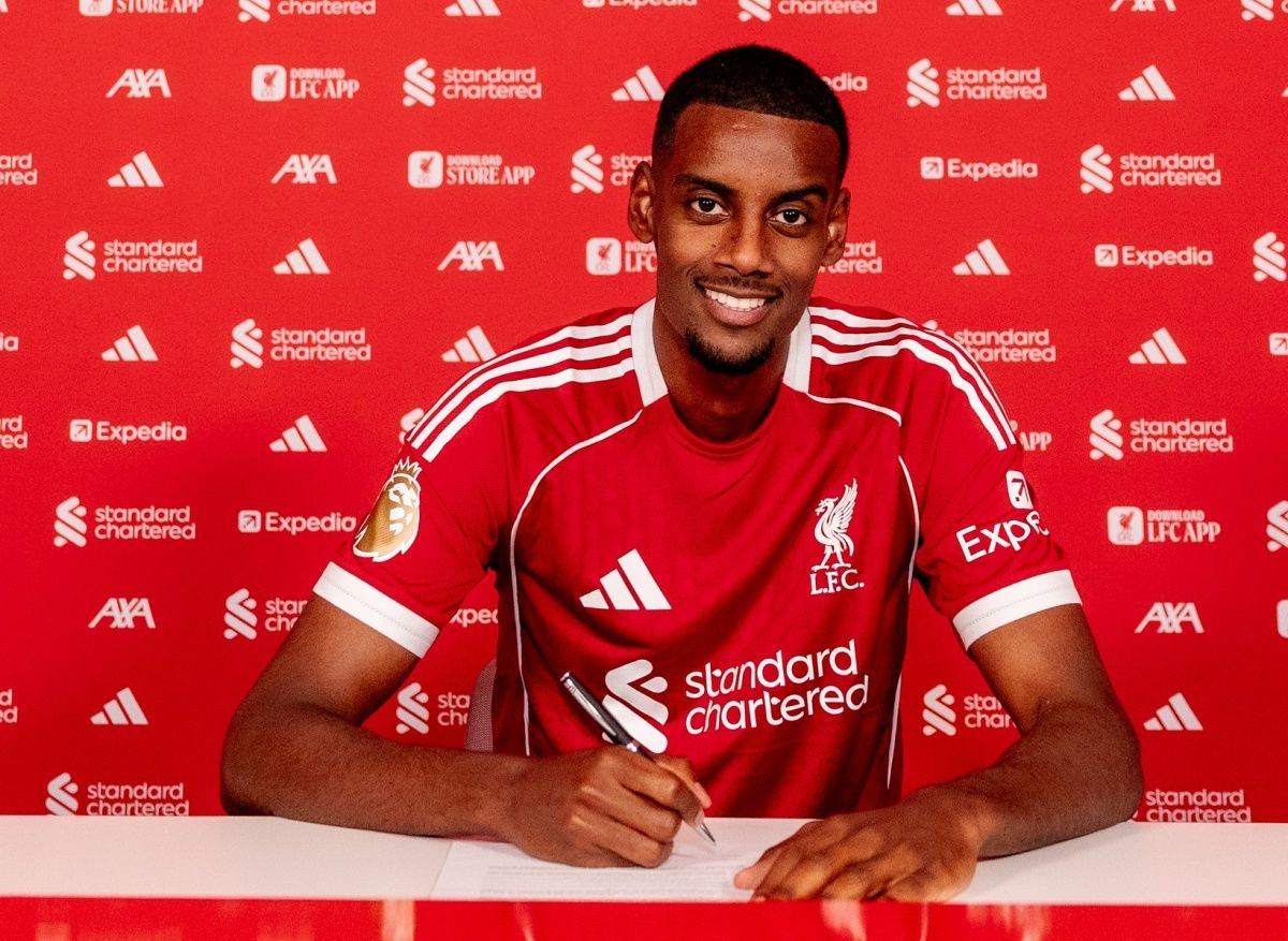 O atacante Alexsander Iak chega ao Liverpool por R$ 954 milhões e se torna a 3ª maior contratação do futebol. Foto: Divulgação/Liverpool