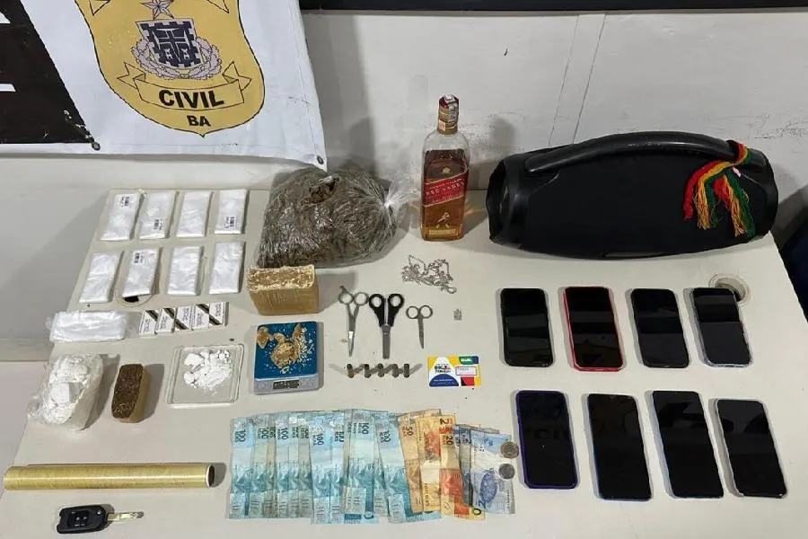 PM prende 13 pessoas e apreende mais de 1 kg de drogas em Bom Jesus da Lapa