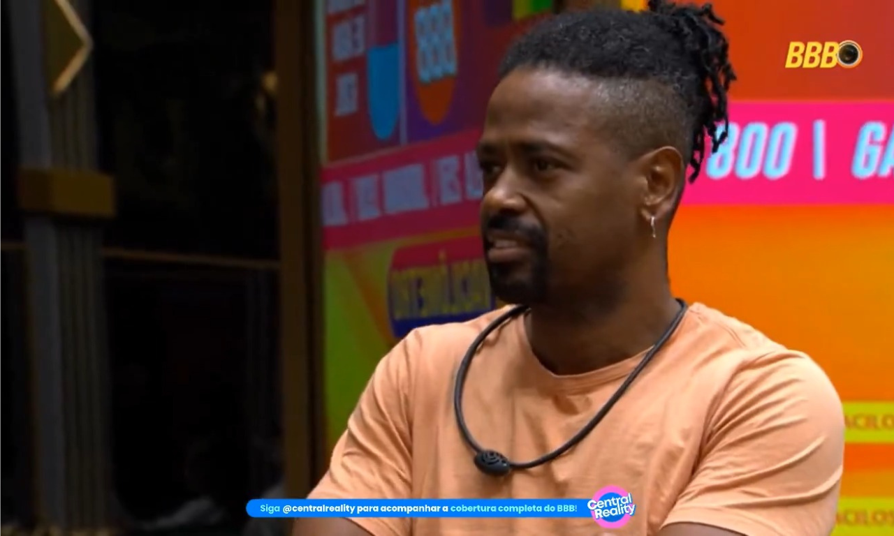 BBB 26: Leandro Boneco volta à casa após após atendimento médico.Foto: Reprodução/ TV Globo