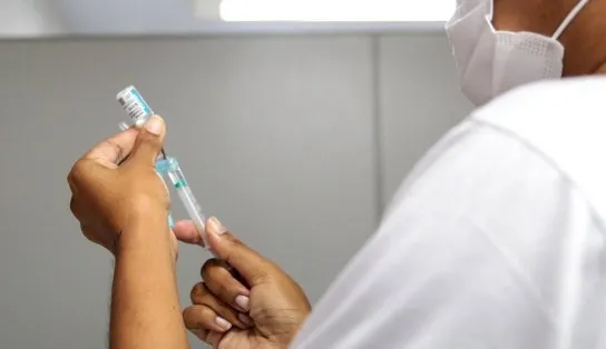 Pessoas de 18 a 29 anos vão poder tomar 4º dose da vacina contra a Covid-19 em Salvador a partir desta terça