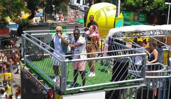 Desfile do Ibéji leva alas diversificadas para a Avenida; Filhos de Jorge "puxou" a festa