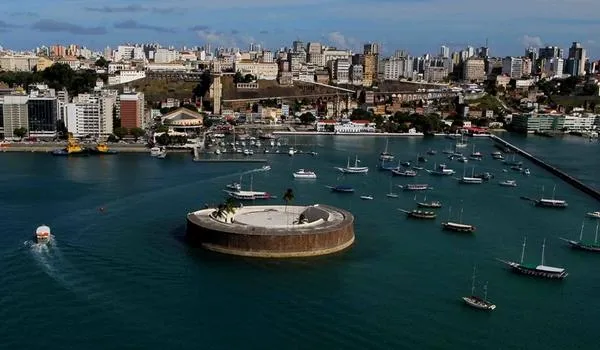 Salvador e Porto Seguro estão entre os 5 destinos brasileiros mais buscados para o Carnaval, diz pesquisa