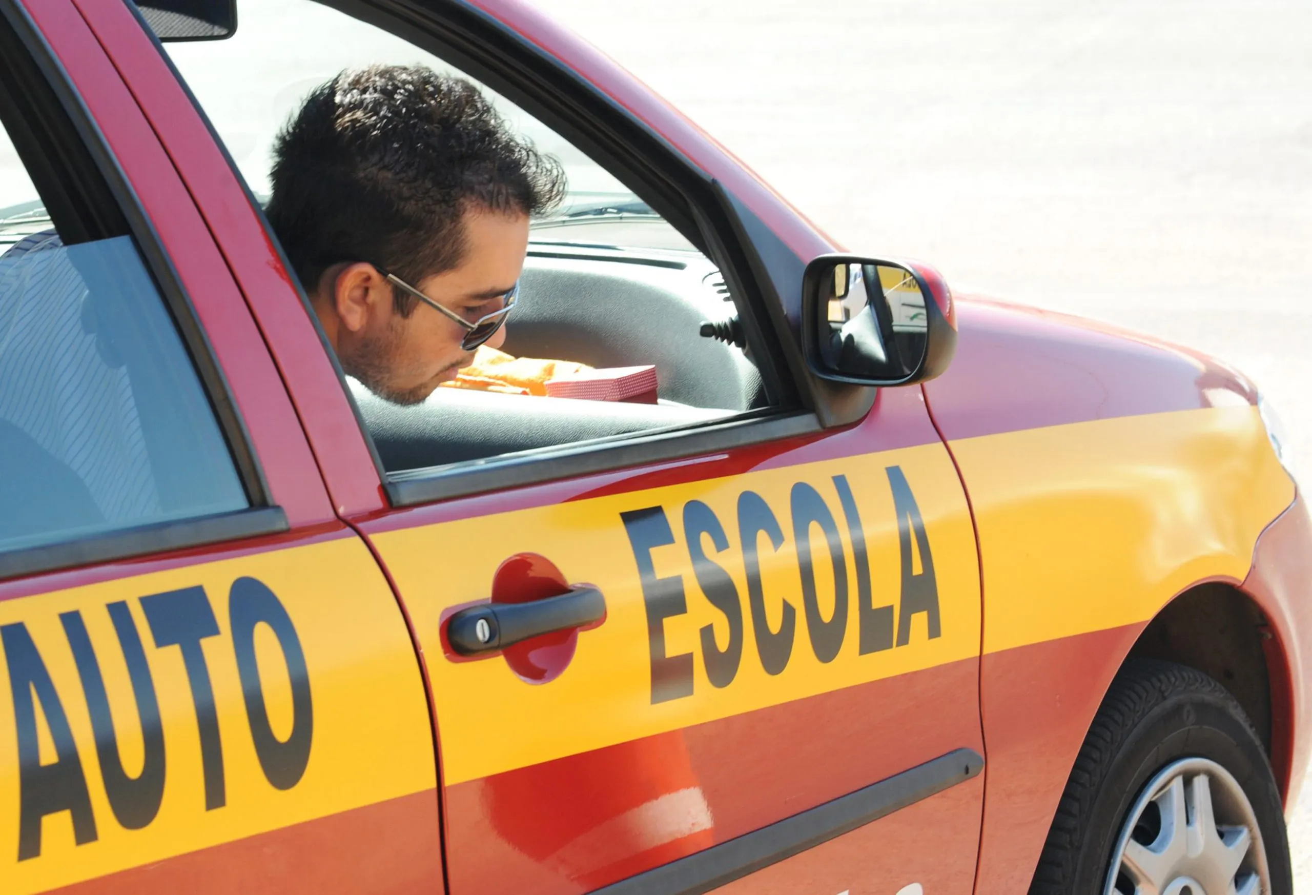 Imagem de carro da autoescola 