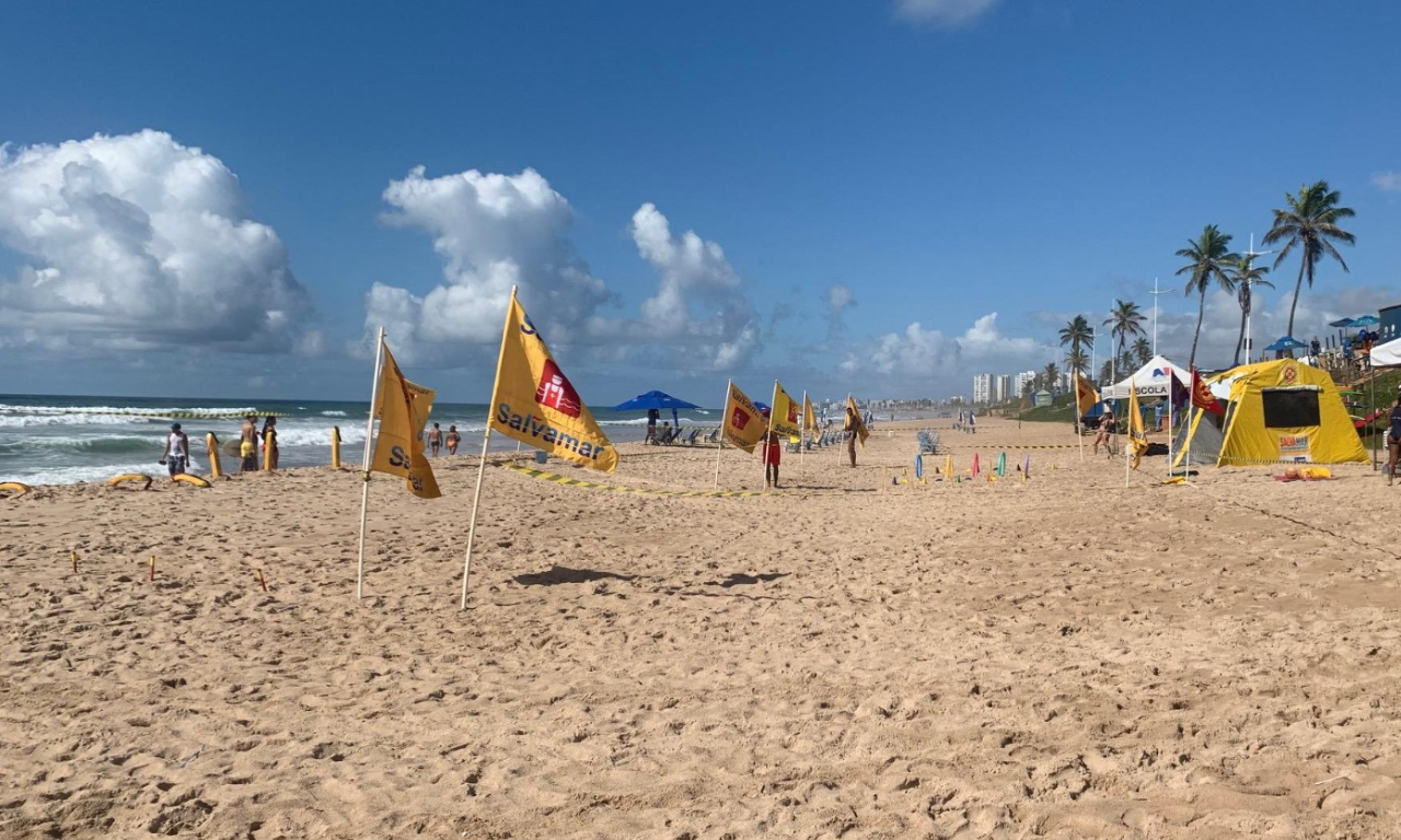 Casal é resgatado de afogamento na praia de Jaguaribe. Foto: Secom PMS