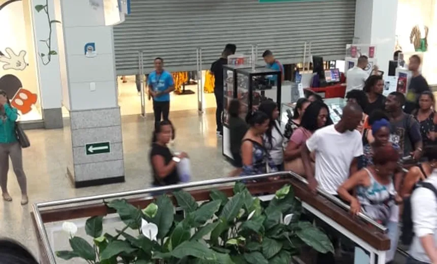 Confusão na Lapa provoca corre-corre dentro de shopping e faz lojas fecharem