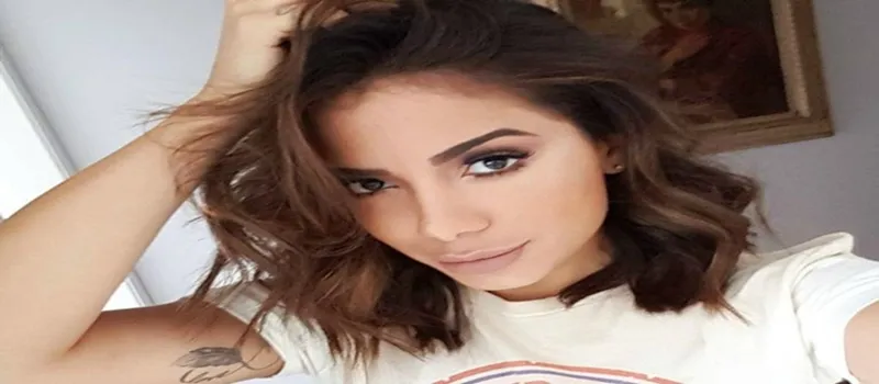 Anitta faz ?mini-show? e é agredida por fãs: ?Tenho outro compromisso?; Veja vídeo