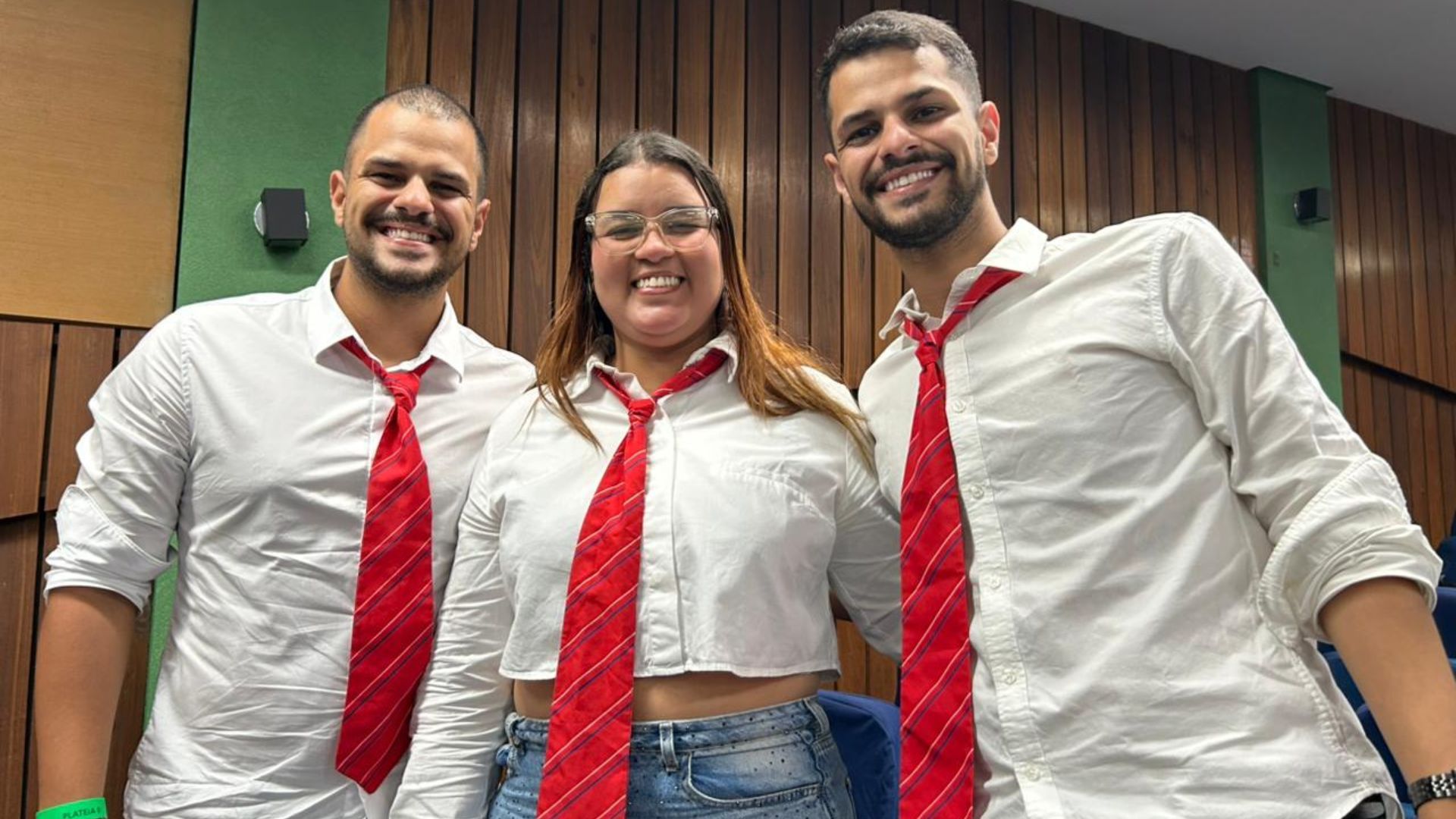 Os irm&atilde;os Lucas, Bruna e Matheus s&atilde;o f&atilde;s de RBD e Christian h&aacute; mais de dez anos | Foto: Luanne Ribeiro/Grupo Aratu