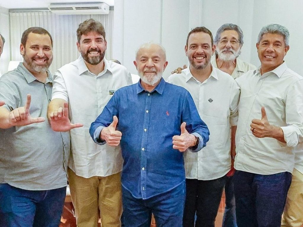 Adolpho Loyola afirma que Jaques Wagner e Caetano são seus mentores de formação. Foto: Instagram/@adolpholoyola
